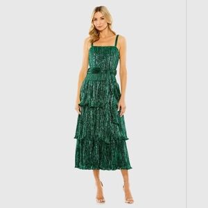NWT Mac Duggal Green Ruffle Tiered Buckle Detail Dress